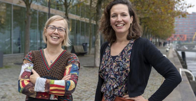 Carolien van Eykelen van de gemeente Rotterdam en Marloes Arkesteijn, transitiemanager Groene Grondstoffen & Voedsel van de Provincie Zuid-Holland