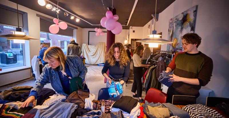 Kleding met elkaar ruilen in de wijk is hartstikke circulair