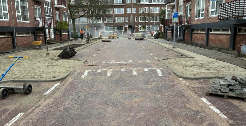 Straat met straatstenen die circulair zijn