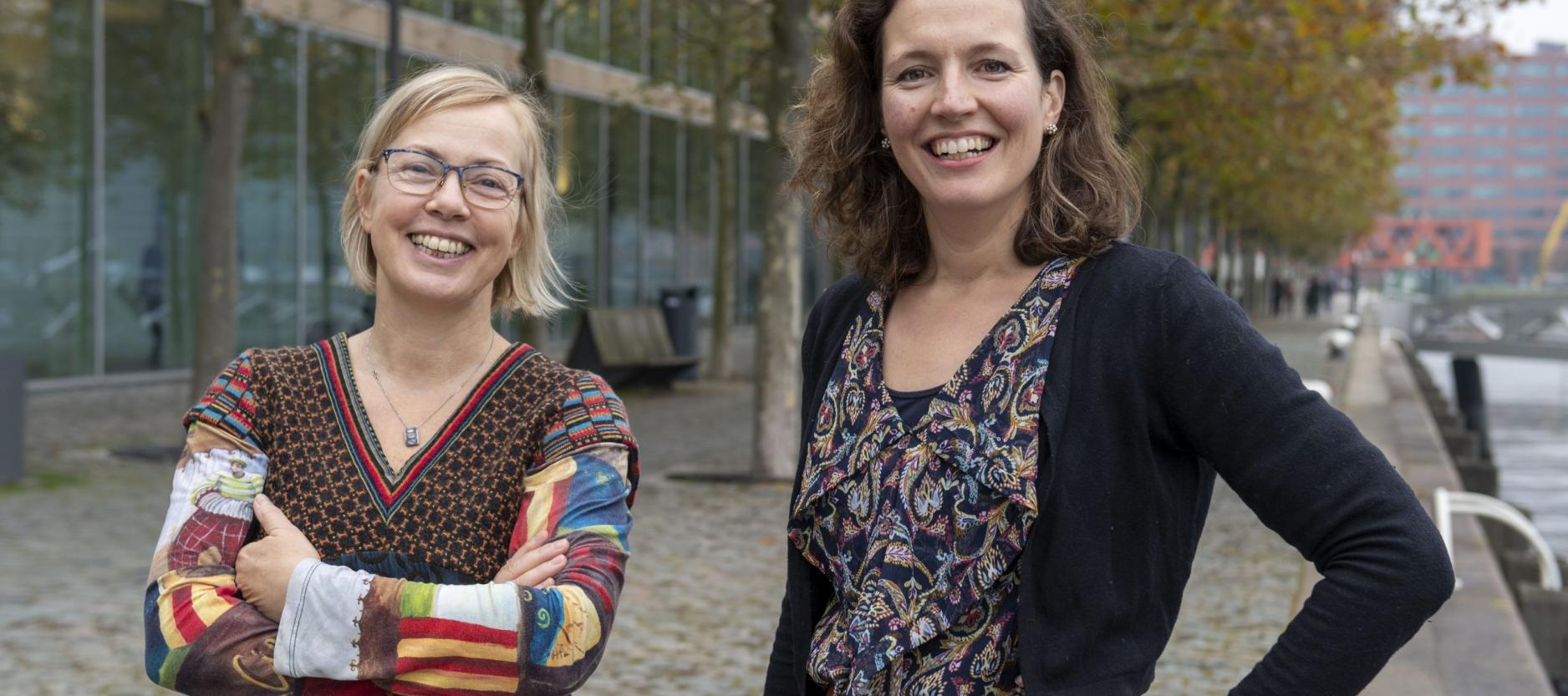 Carolien van Eykelen van de gemeente Rotterdam en Marloes Arkesteijn, transitiemanager Groene Grondstoffen & Voedsel van de Provincie Zuid-Holland