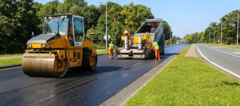 Asfalteerders aan het werk